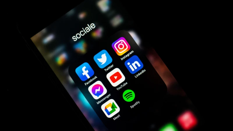 phone screen showing social media icons